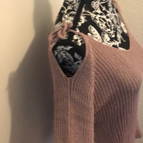 Beautiful Cold Shoulder Sweater - Picture 2 of 8